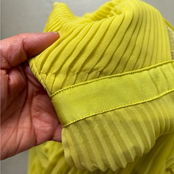 Bcbg MaxAzria dress Caia dress lemongrass yellow pleated maxi dress - Picture 5 of 6